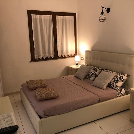 Elegante Monolocale Al Centro Del Paese Apartman Teulada Kültér fotó