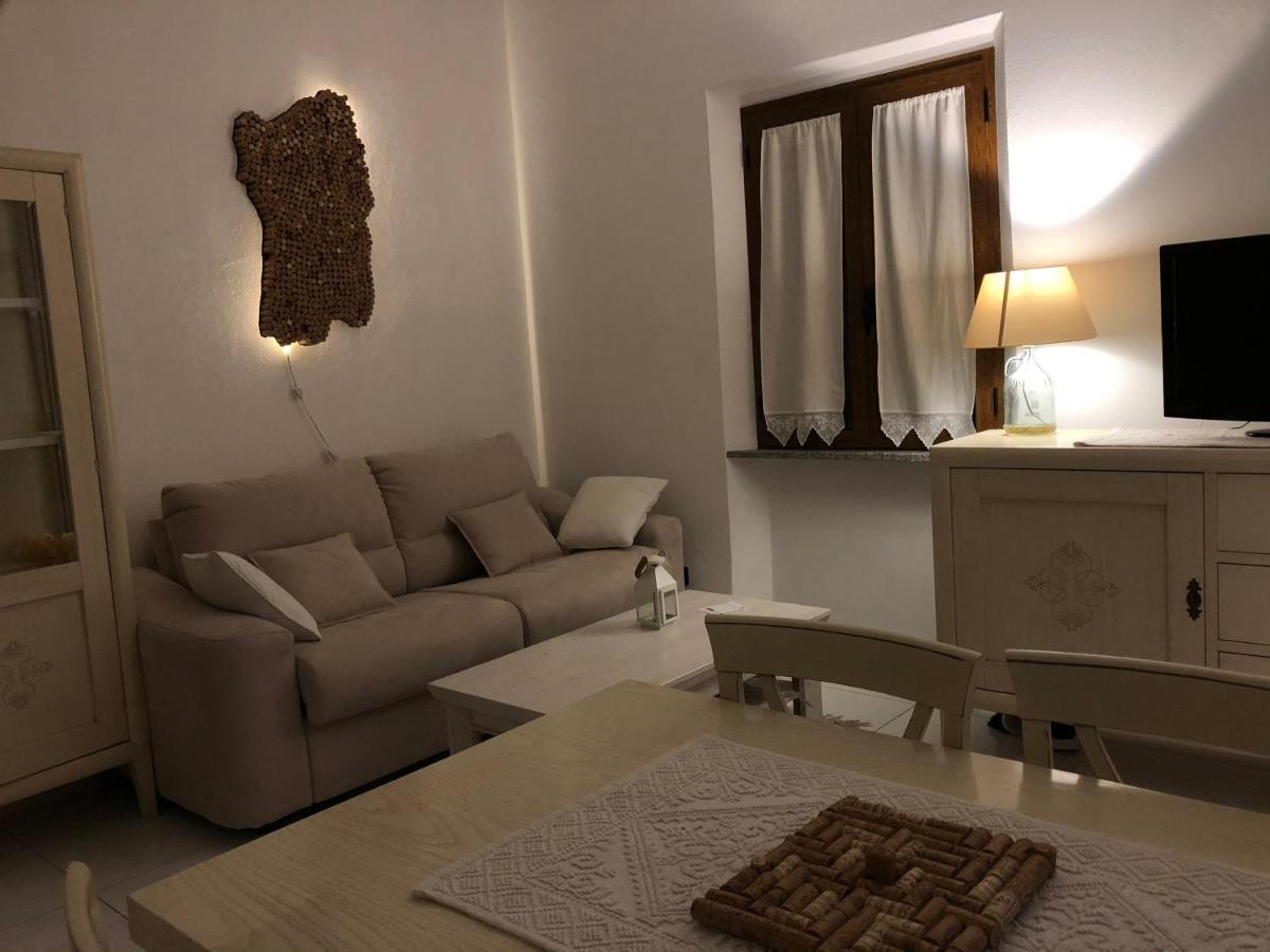 Elegante Monolocale Al Centro Del Paese Apartman Teulada Kültér fotó