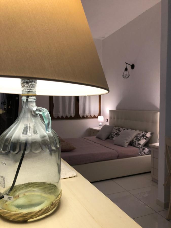 Elegante Monolocale Al Centro Del Paese Apartman Teulada Kültér fotó