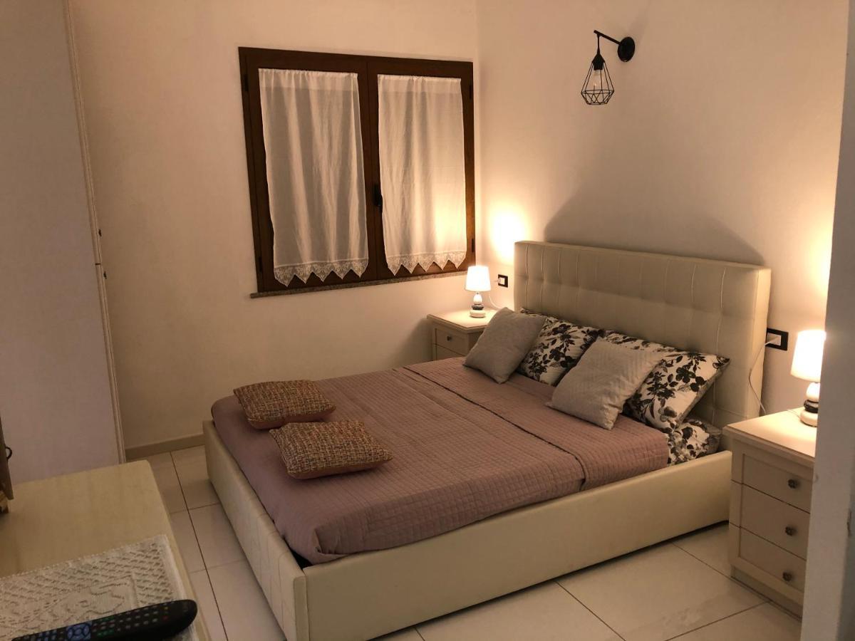 Elegante Monolocale Al Centro Del Paese Apartman Teulada Kültér fotó