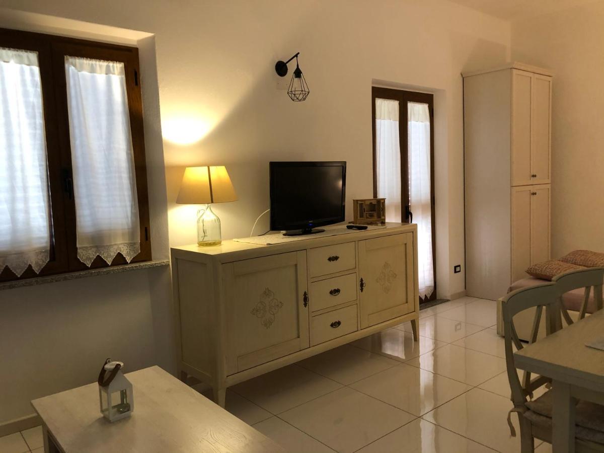 Elegante Monolocale Al Centro Del Paese Apartman Teulada Kültér fotó